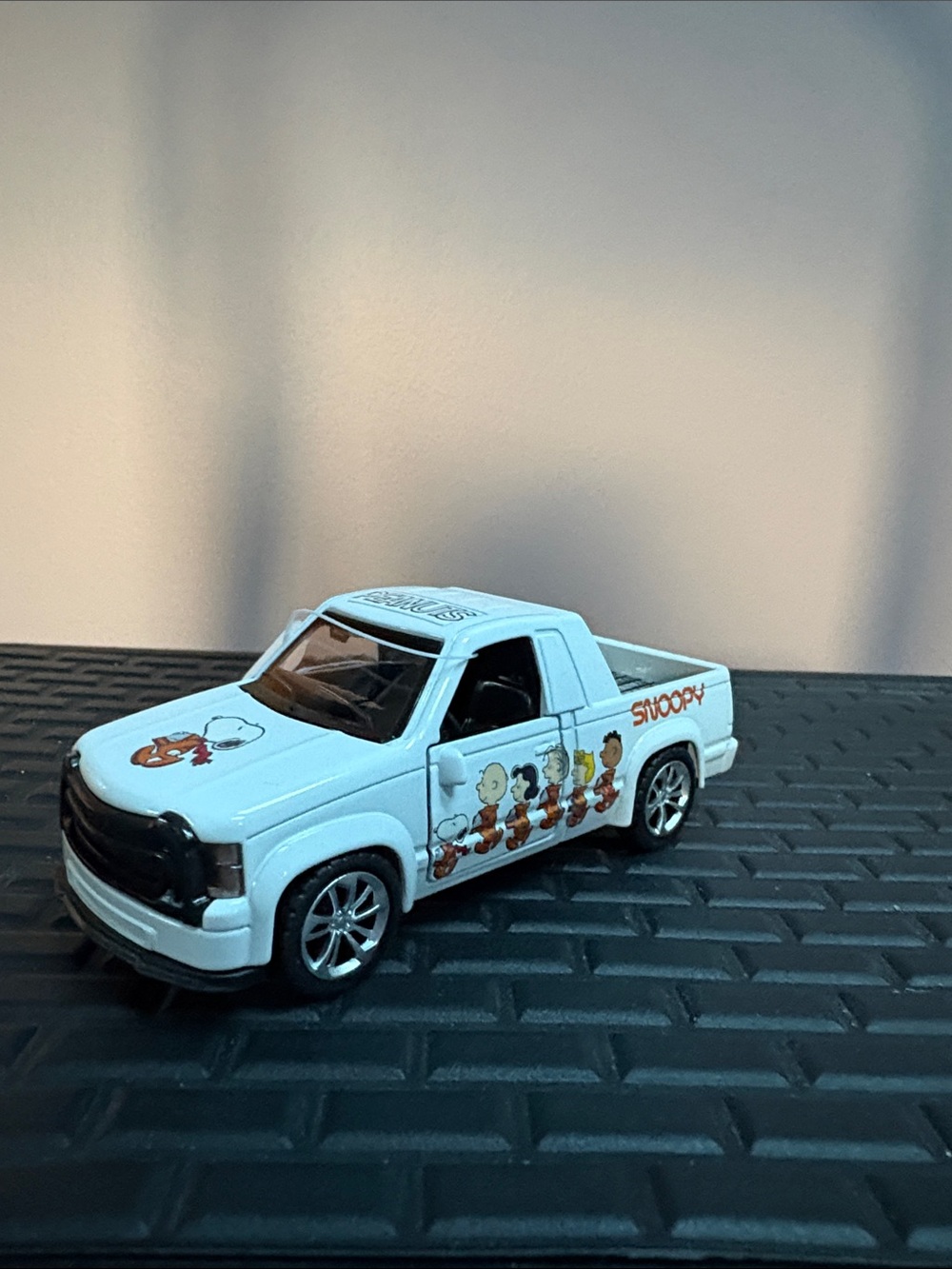 Peanuts Snoopy Pick up Truck Model - Diecast